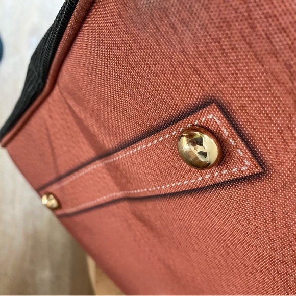 Amazing high quality pet carrier designer and luxury look. Gorgeous Cognac brown - Picture 9 of 17